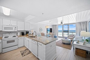 Interior - Price reduced 7/19-8/1! Direct beachfront-pools-cafe-tiki bar-beach service (Destin)