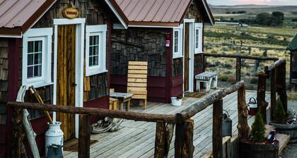 Hemingways cozy rustic cabin 5 min. from Cody