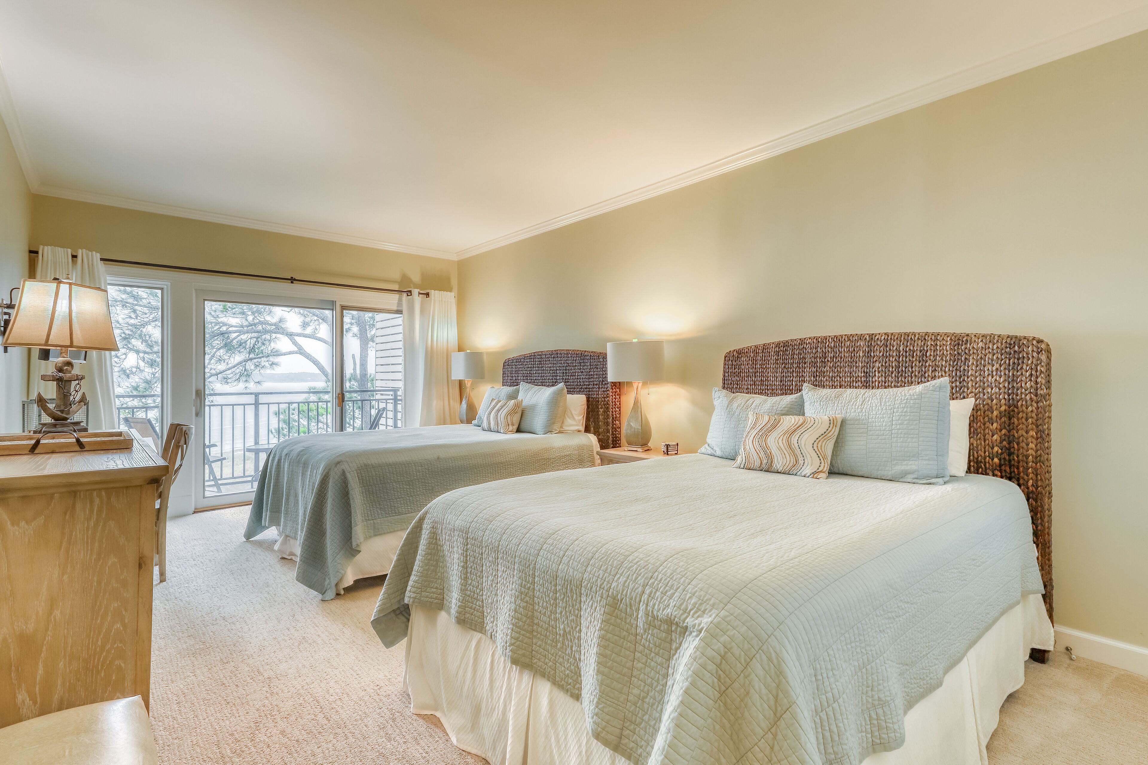 Homey condo with ocean views, balcony, pool & easy beach access