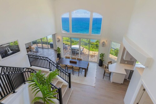 Honu Awa: Upscale Oceanfront Home w/ Pool, AC & Cliffside Views