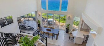 Honu Awa: Upscale Oceanfront Home w/ Pool, AC & Cliffside Views