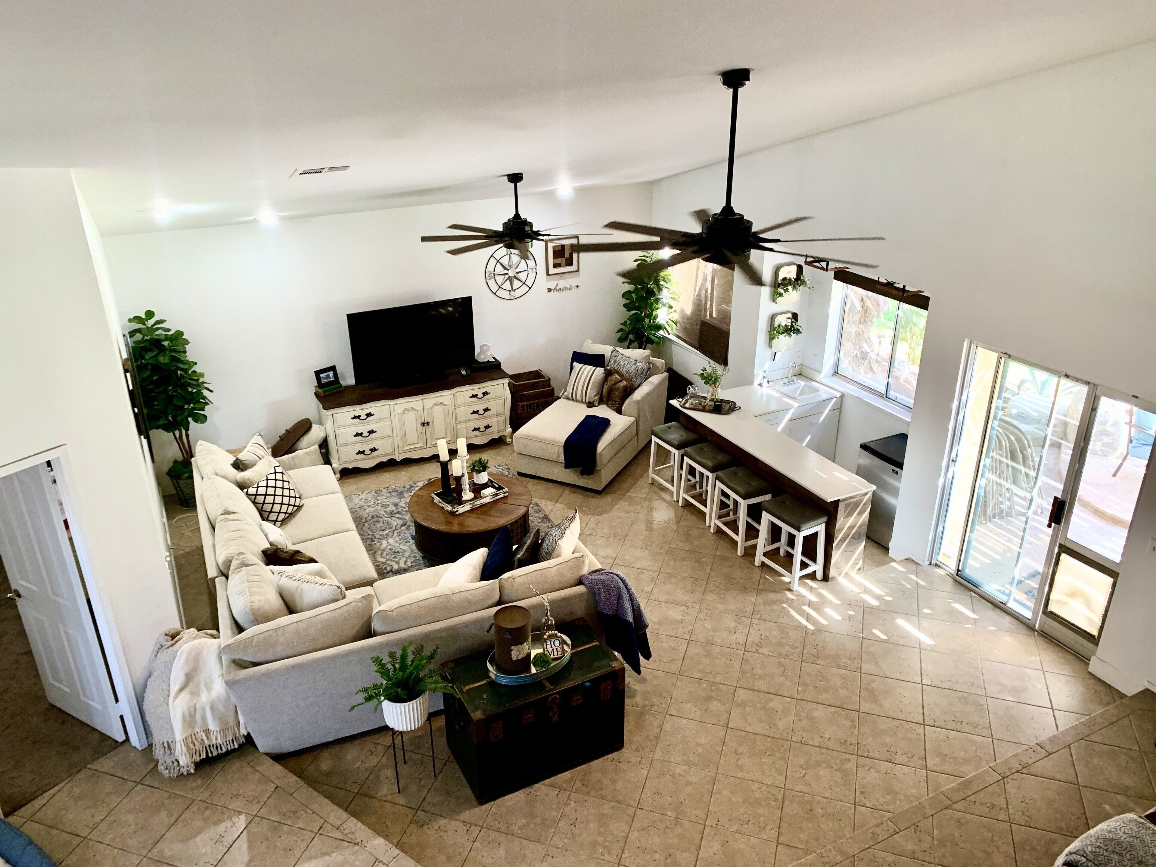 Amazing large Pool & beautiful home in the desert area.