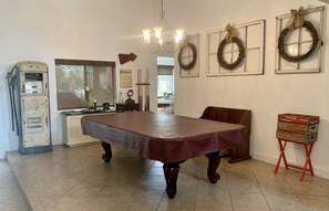 Dining - Amazing large Pool & Beautiful Desert Oasis in the Palm Desert area. (Palm Desert)