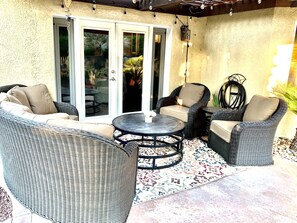 Terrace/patio - Amazing large Pool & Beautiful Desert Oasis in the Palm Desert area. (Palm Desert)