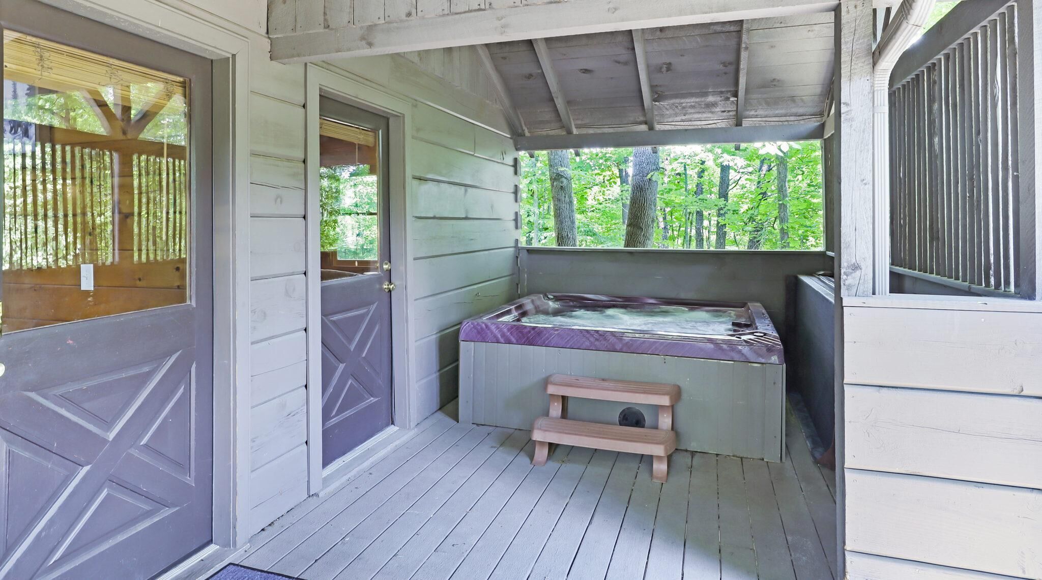 Bearly Rustic - Cozy, Pet Friendly Cabin in Quiet Resort| Brand New Hot Tub!