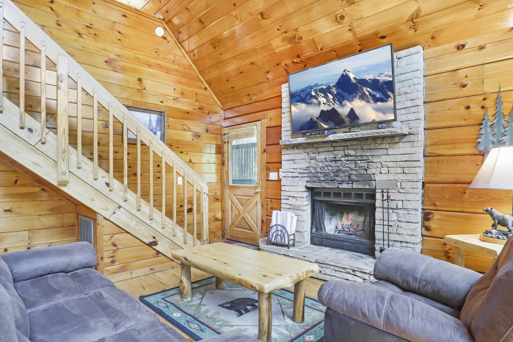Bearly Rustic - Cozy, Pet Friendly Cabin in Quiet Resort| Brand New Hot Tub!