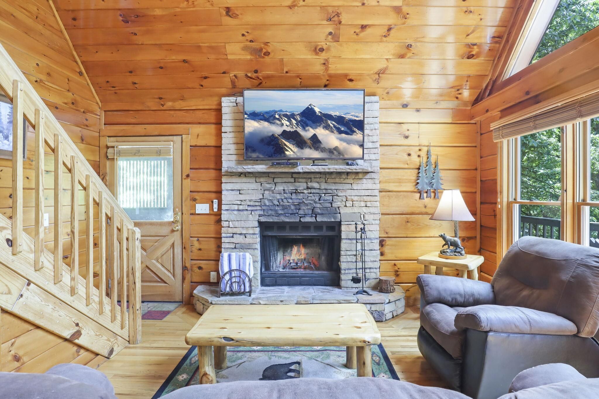 Bearly Rustic - Cozy, Pet Friendly Cabin in Quiet Resort| Brand New Hot Tub!