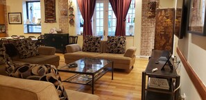 Interior - Magic Factory Loft 2West (Chicago)