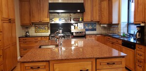 Fridge, microwave, oven, stovetop - Magic Factory Loft 2West (Chicago)
