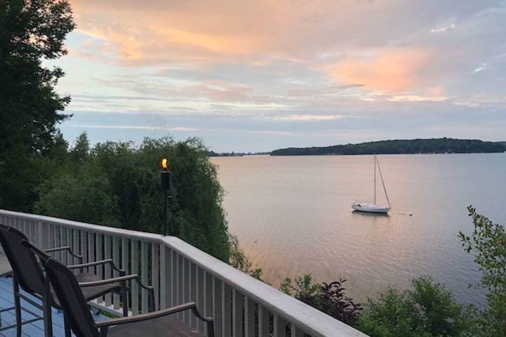 Luxury Waterfront Sodus Bay, dog friendly, inquire for early bird discounts '24