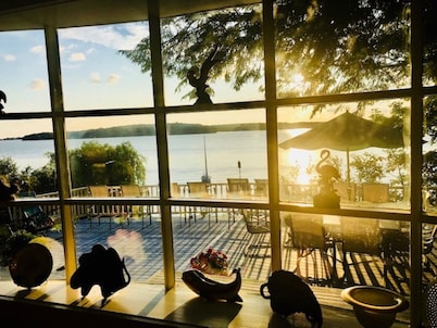 Autumn is Spectacular! Luxury Waterfront Sodus Bay, dogs welcome