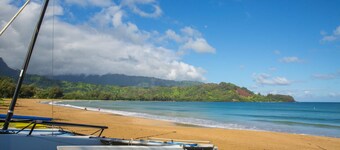 Hale Kanani Kauai: Steps to Hanalei Bay w/ AC, Mountain & Waterfall Views