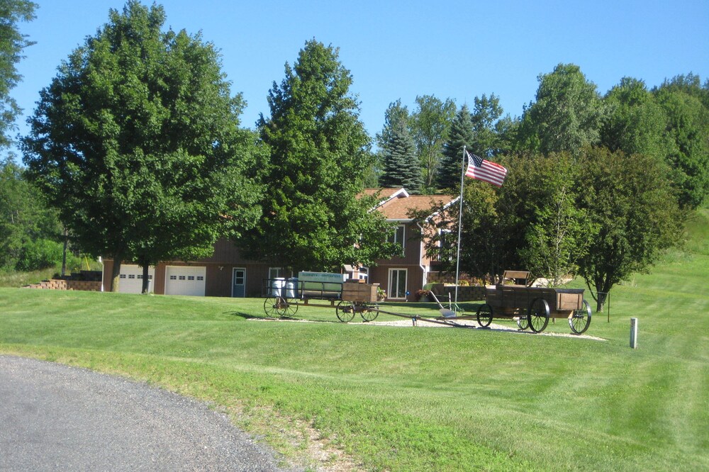 Your Country Home Away From Home - (Rate based on 2 guests)