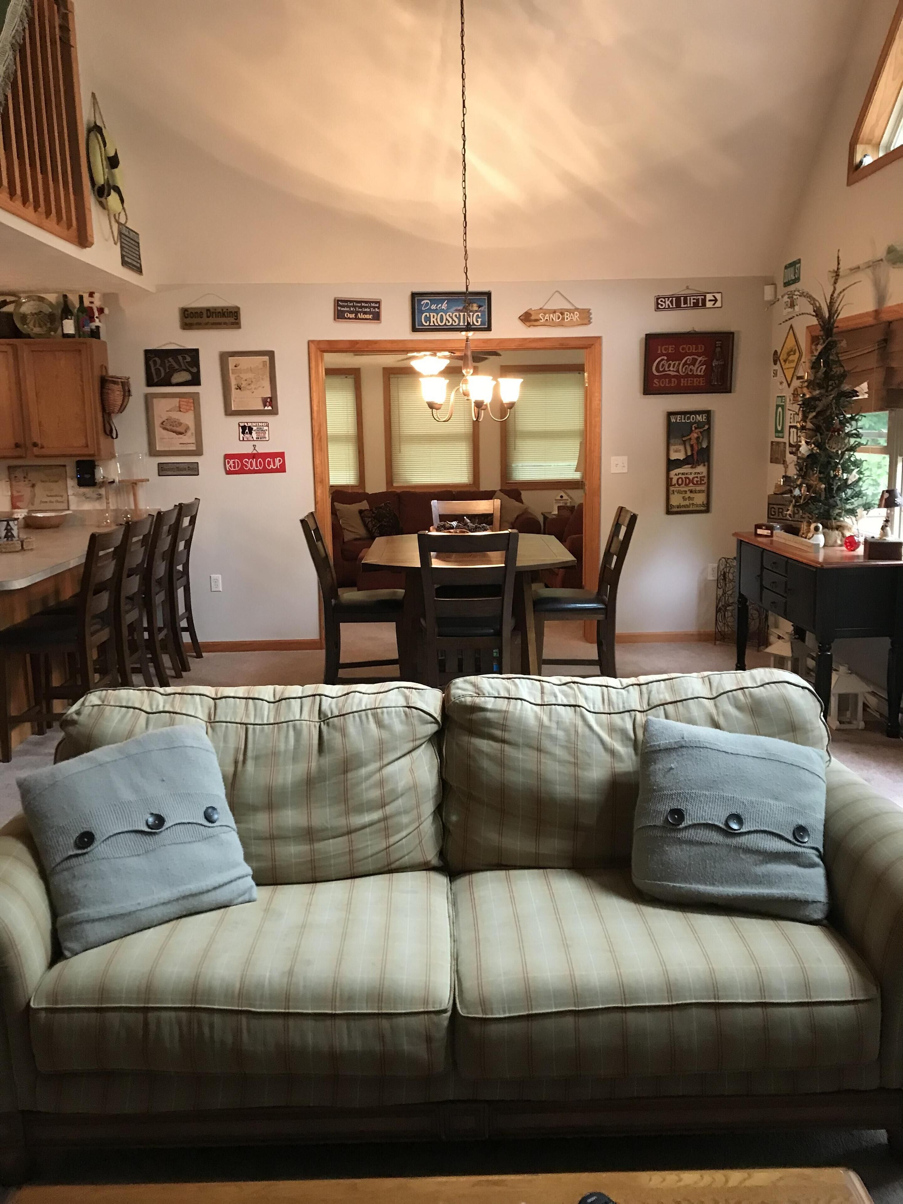 Come relax in a Cozy Chalet in the woods