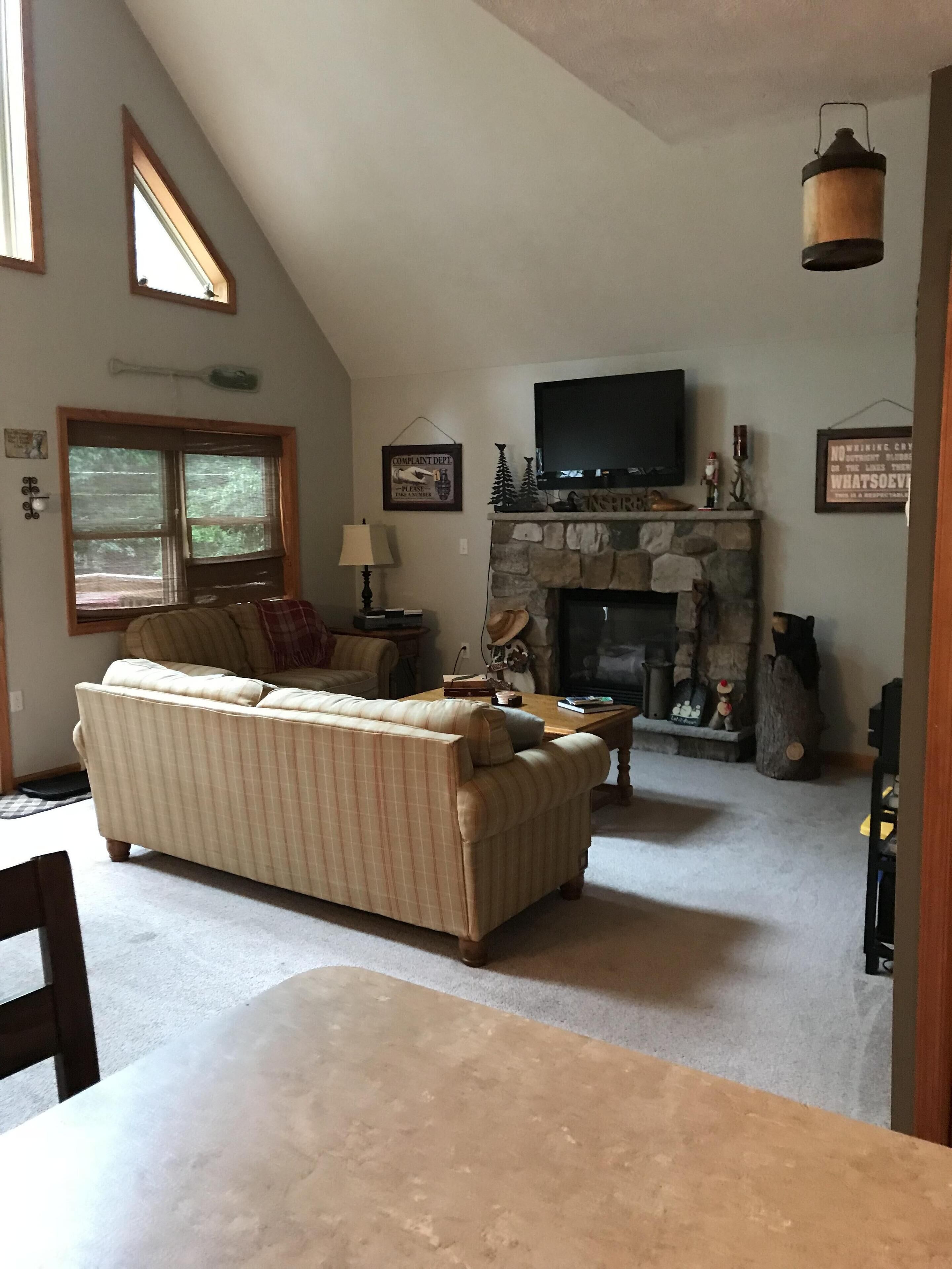 Come relax in a Cozy Chalet in the woods