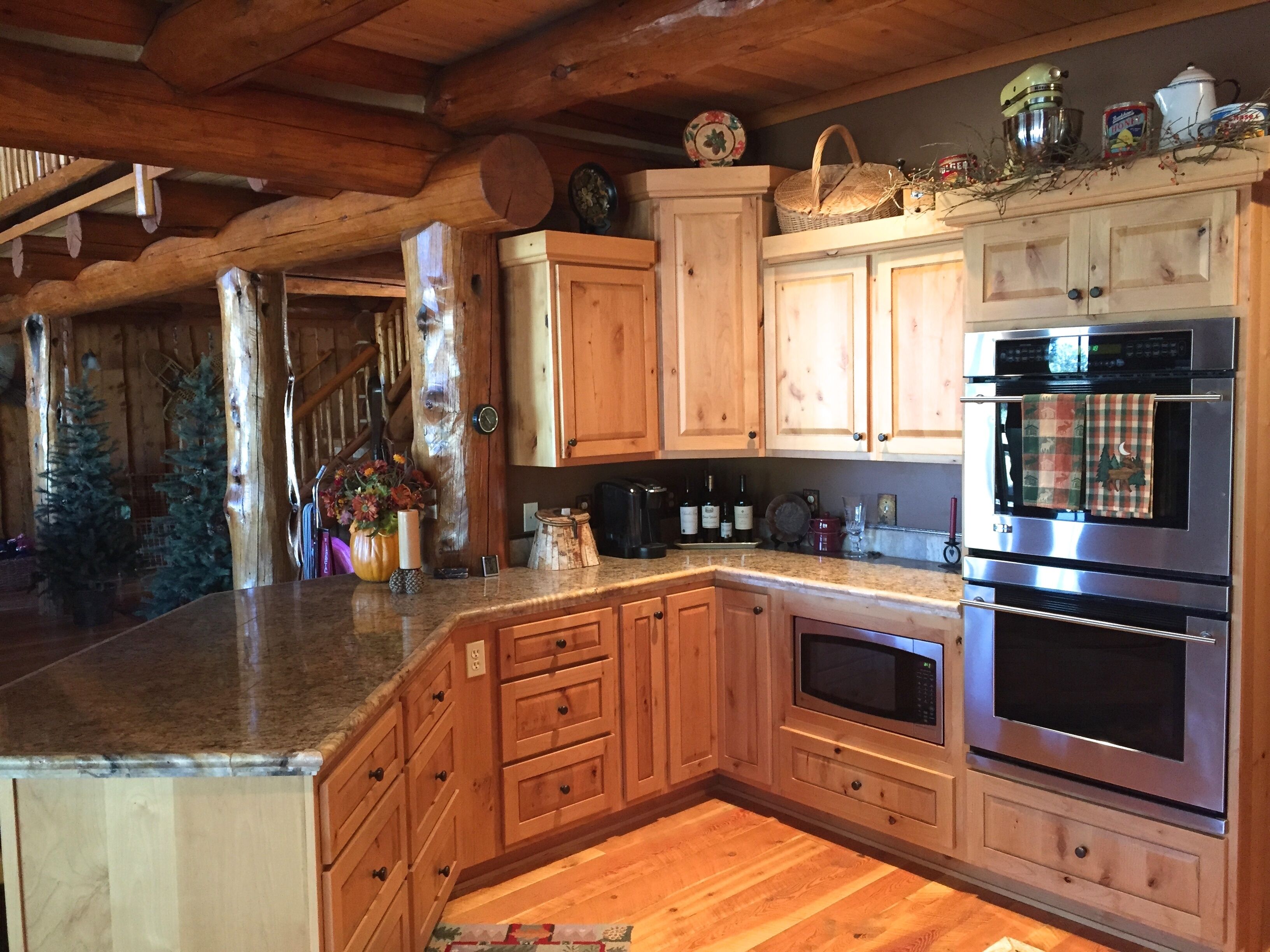 Sahalie Mountain Log Cabin at 7300 feet and Close to Heaven!