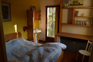 3 habitaciones, escritorio, tabla de planchar con plancha y wifi 