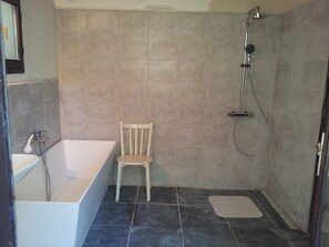 Shower, towels, toilet paper