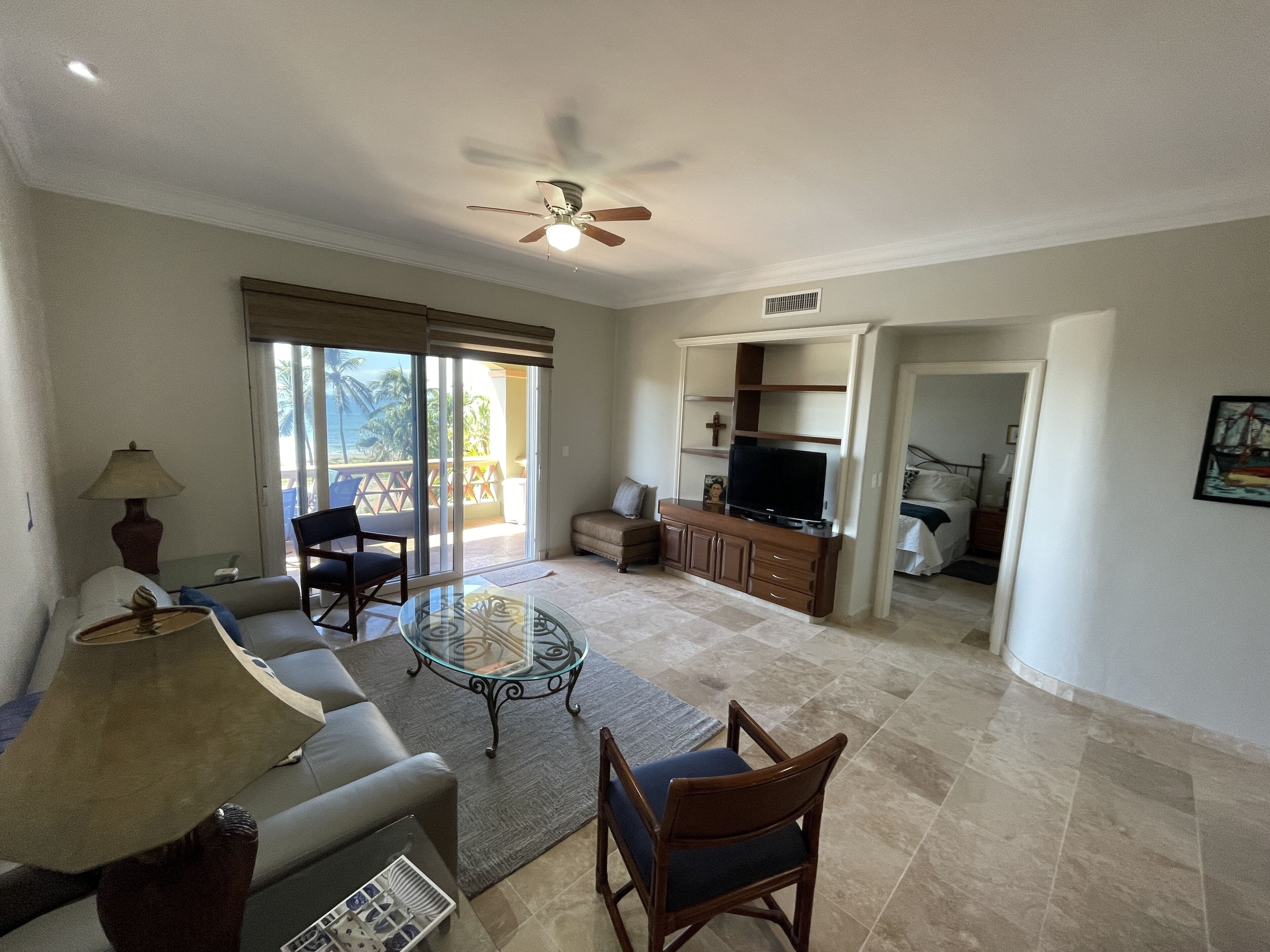 2 Bedroom, 2 bath Penthouse 58 yards from 3.5 miles of sandy beach!