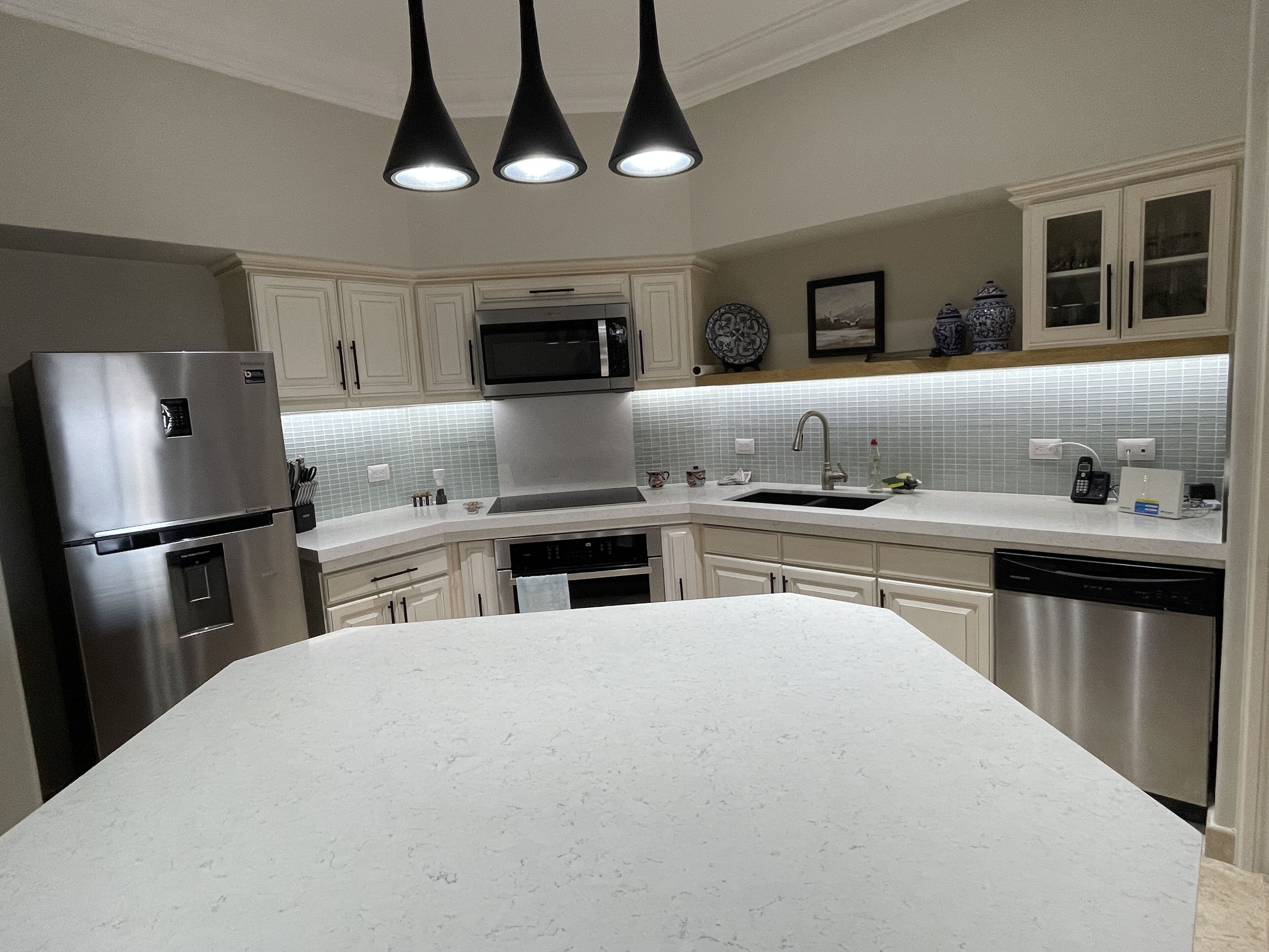 2 Bedroom, 2 bath Penthouse 58 yards from 3.5 miles of sandy beach!