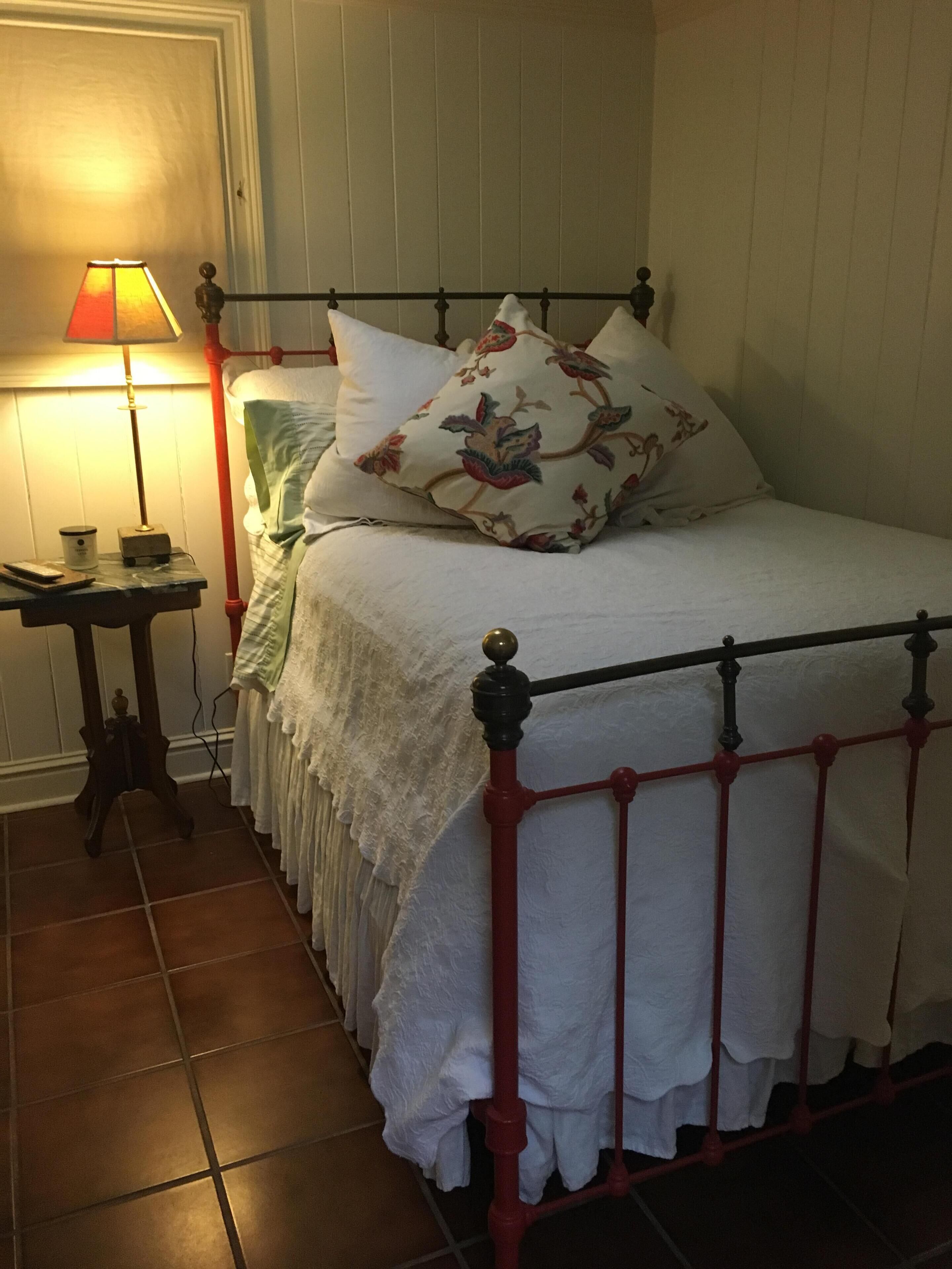 Private 2 bedroom bungalo