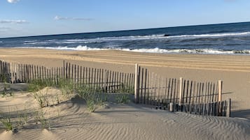 Plage à proximité, chaises longues