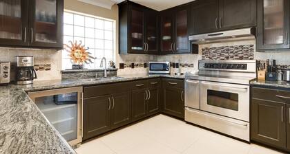 Casa Dolores II Simply Gorgeous!!! 1/2 Block from the Beach