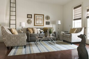 TV, fireplace, books - Luxury Condo Located In One Of The “Coolest Small Towns In America” (Lititz)