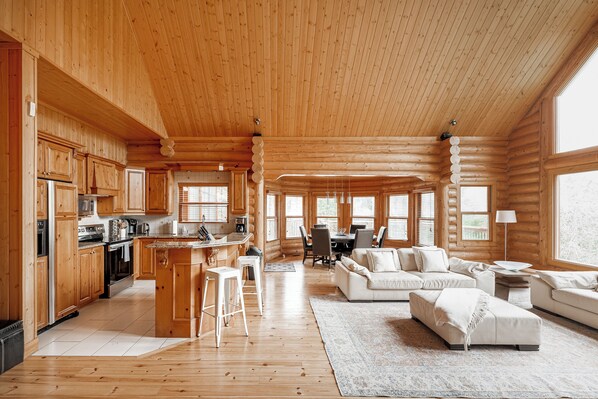 Smart-TV, peis, fotballspill og stereoanlegg