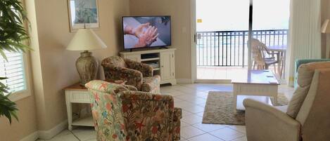 Smart TV, fireplace, DVD player