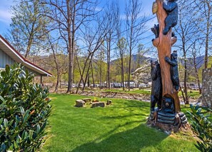 Property grounds - Relaxing Retreat on Jonathan Creek (Maggie Valley)