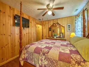 3 bedrooms, iron/ironing board, travel cot, free WiFi