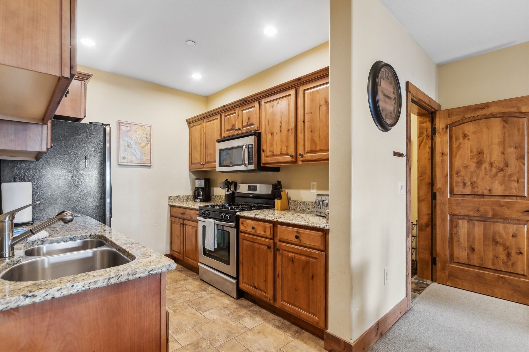 Pines Unit 240 - Beautiful Ski-in/Ski-out 3 Bedroom Condo on Whitefish Mountain