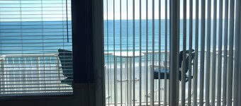 DIRECT OCEANFRONT WITH SPECTACULAR VIEW FROM TOP FLOOR