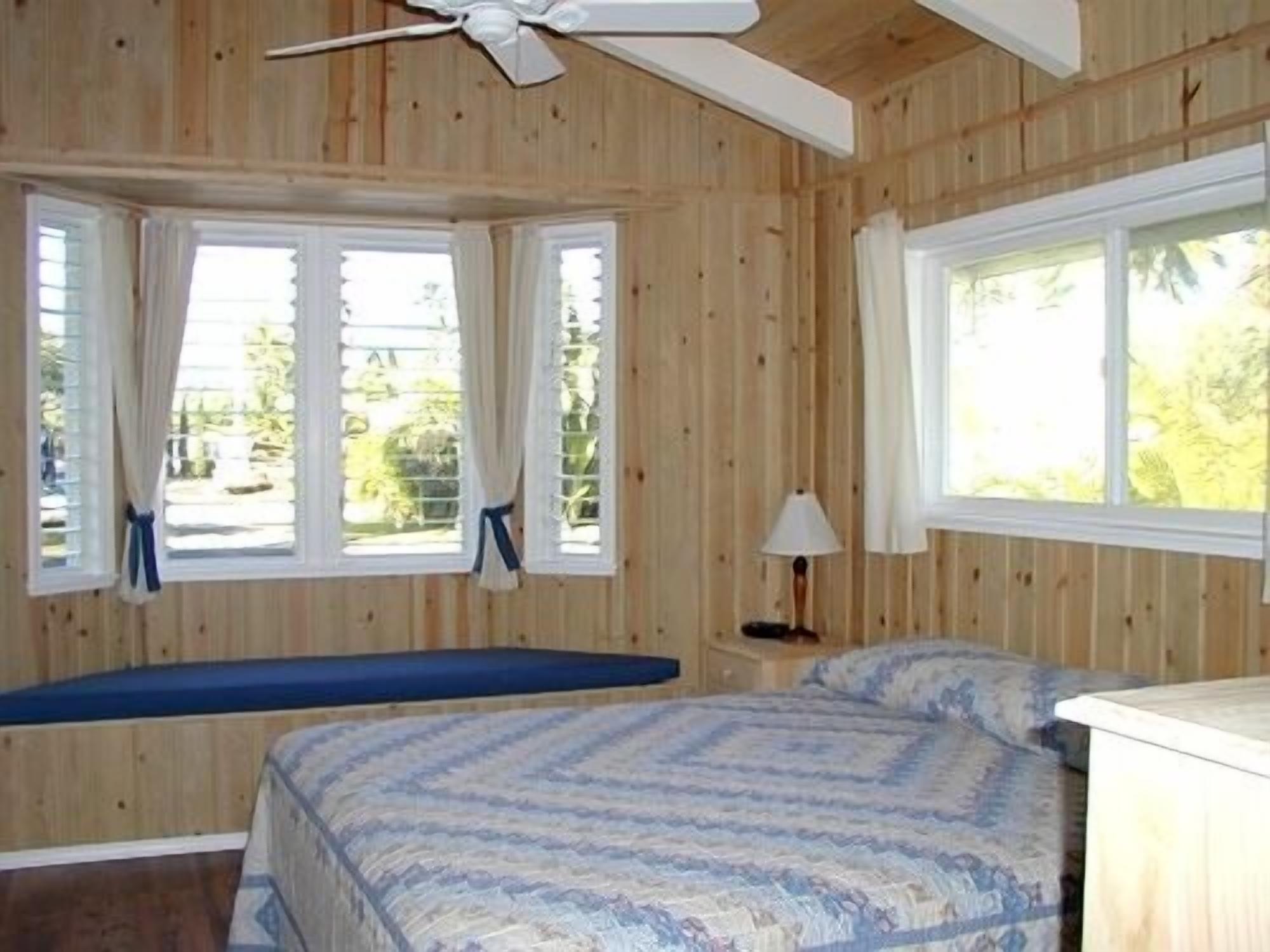 JUST A 3-MINUTE WALK TO THE BEACH OR HANALEI TOWN