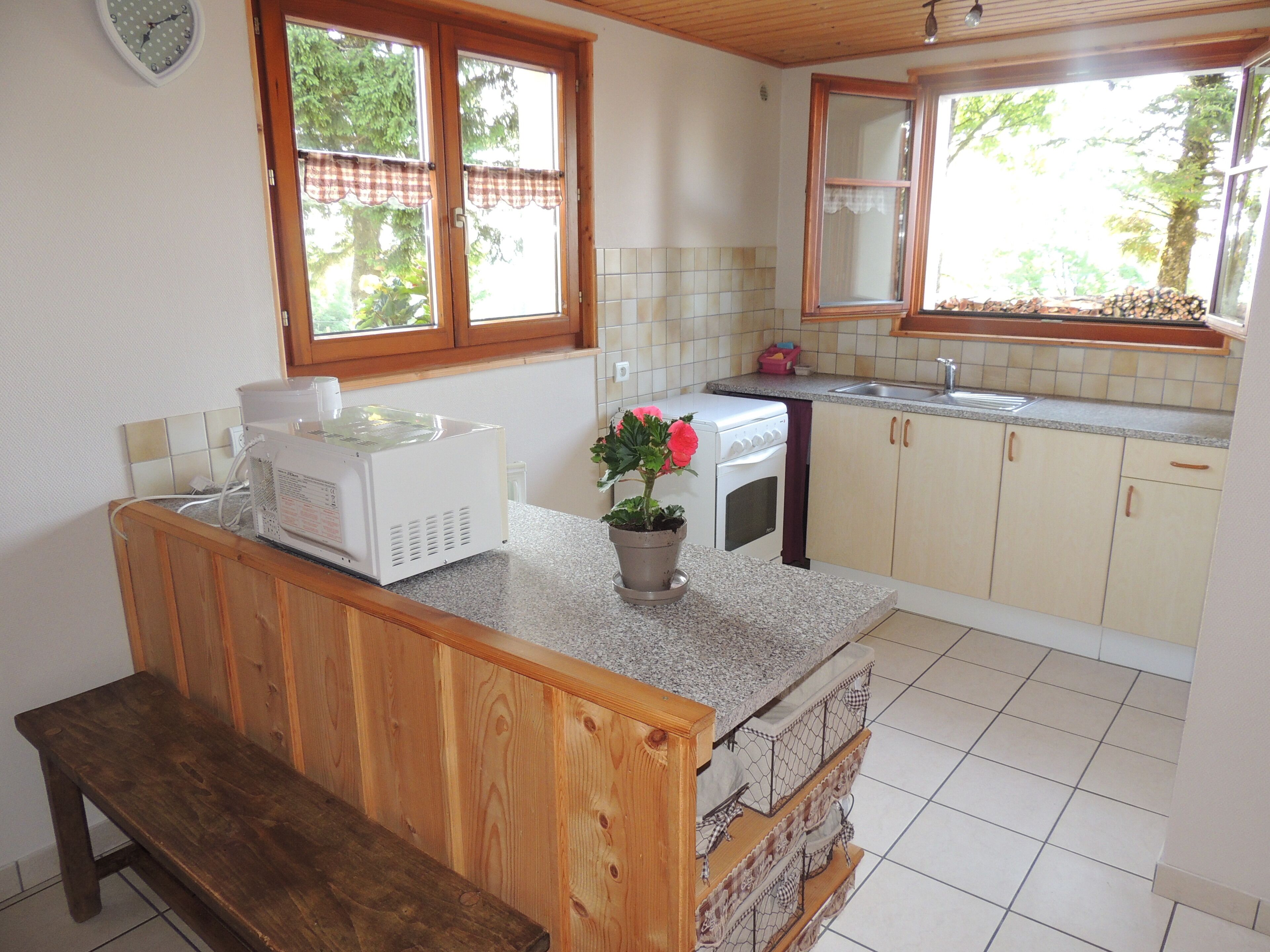 Furnished quiet in an authentic setting in the middle of nature 328 feet high