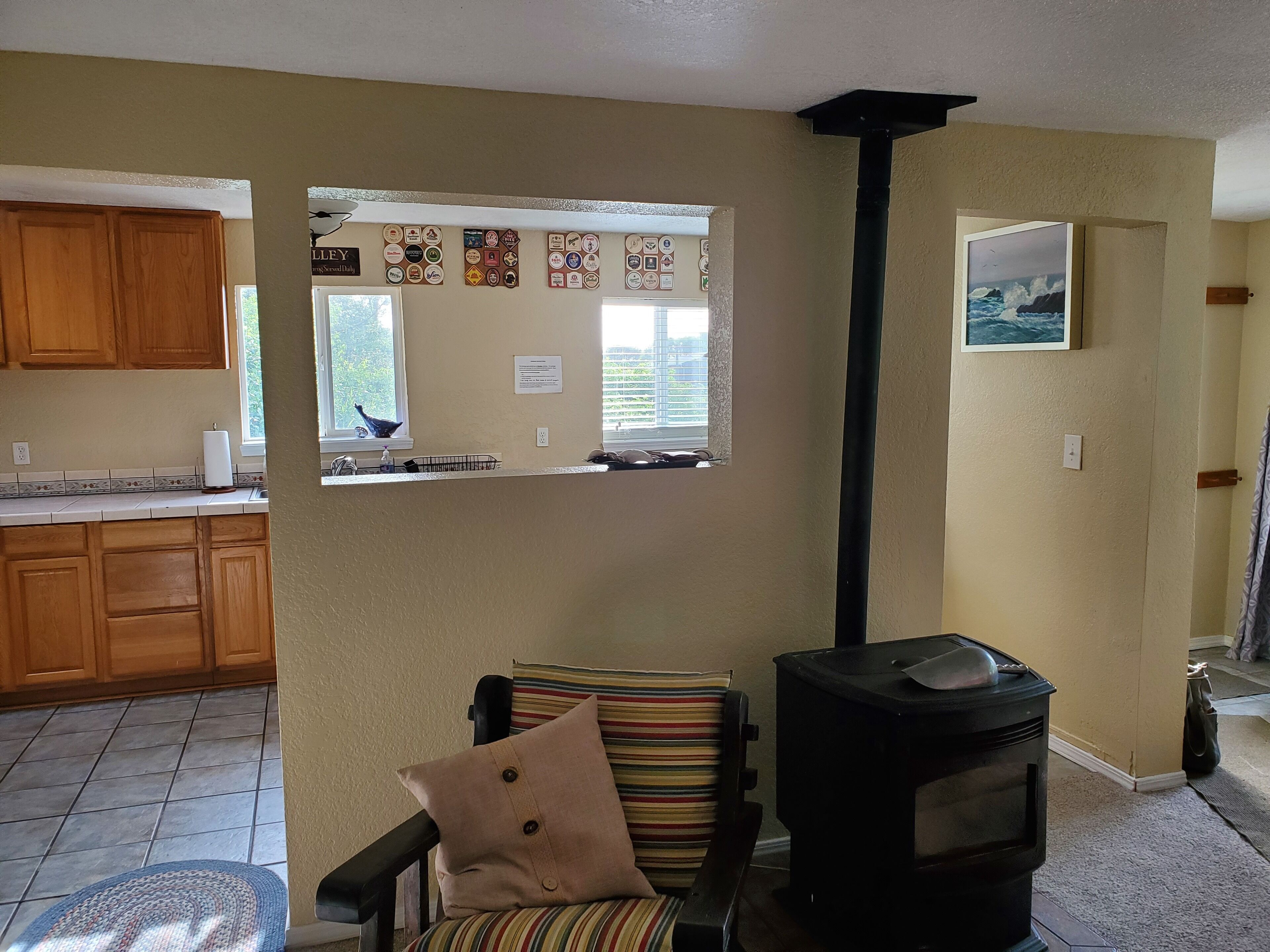 Cozy house with beds for 12, Pet Friendly, 5 minute walk to Downtown & Beach