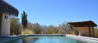 Vue imprenable sur la montagne, barbecue à gaz, Wifi et foyer extérieur