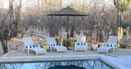 Desert Oasis with swimming pool, BBQ Wifi and outdoor firepit, bird watching
