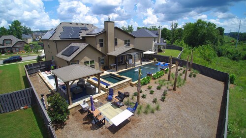 Year round rental 4 miles from the Augusta National pool Hot tub Gym tanning bed