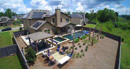 Year round rental 4 miles from the Augusta National pool Hot tub Gym tanning bed