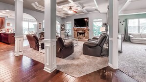 A spacious living room with a fireplace, leather sofas, and a television. - Year round rental 4 miles from the Augusta National pool Hot tub Gym tanning bed (North Augusta)