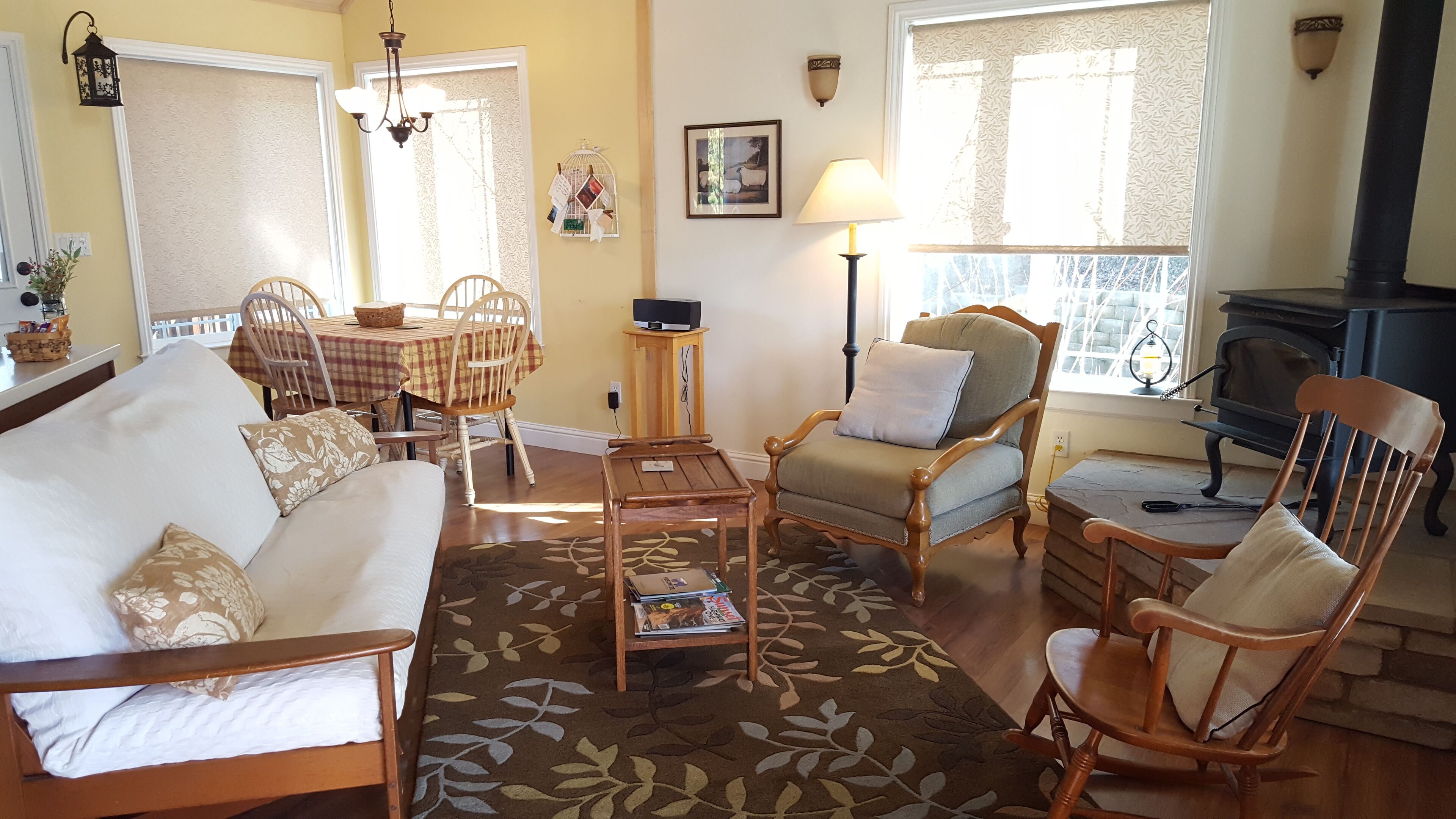 Rent This 2 Bedroom Cottage For Your Mountain Getaway