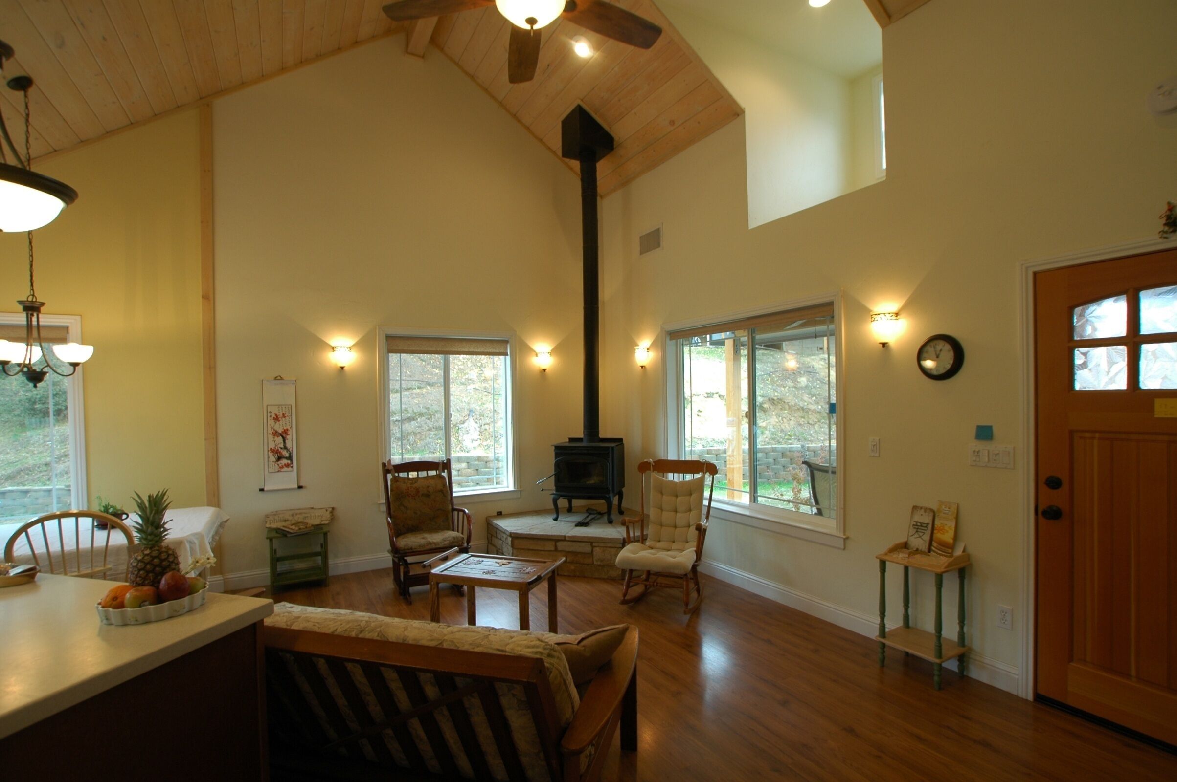 Rent This 2 Bedroom Cottage For Your Mountain Getaway
