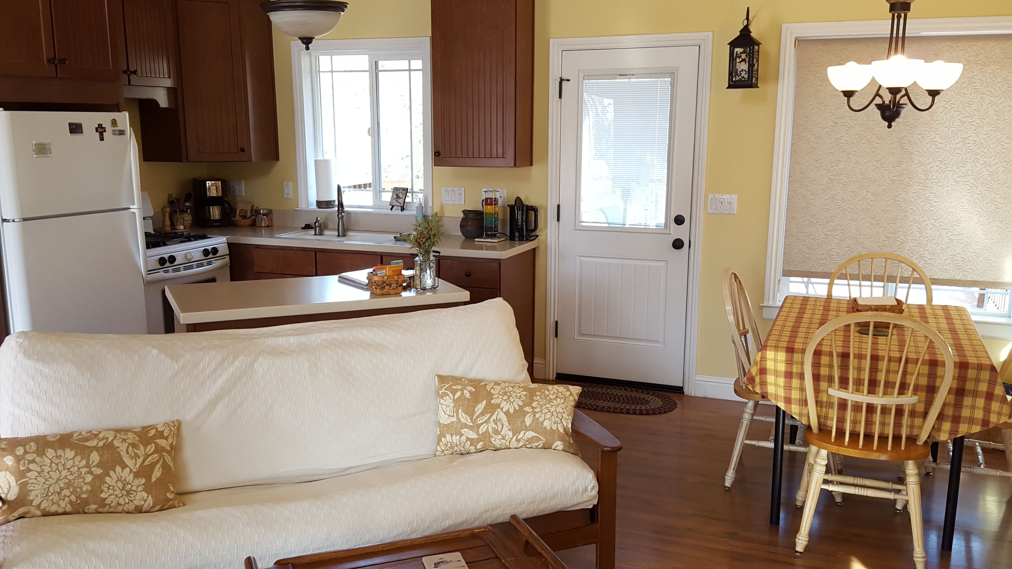 Rent This 2 Bedroom Cottage For Your Mountain Getaway