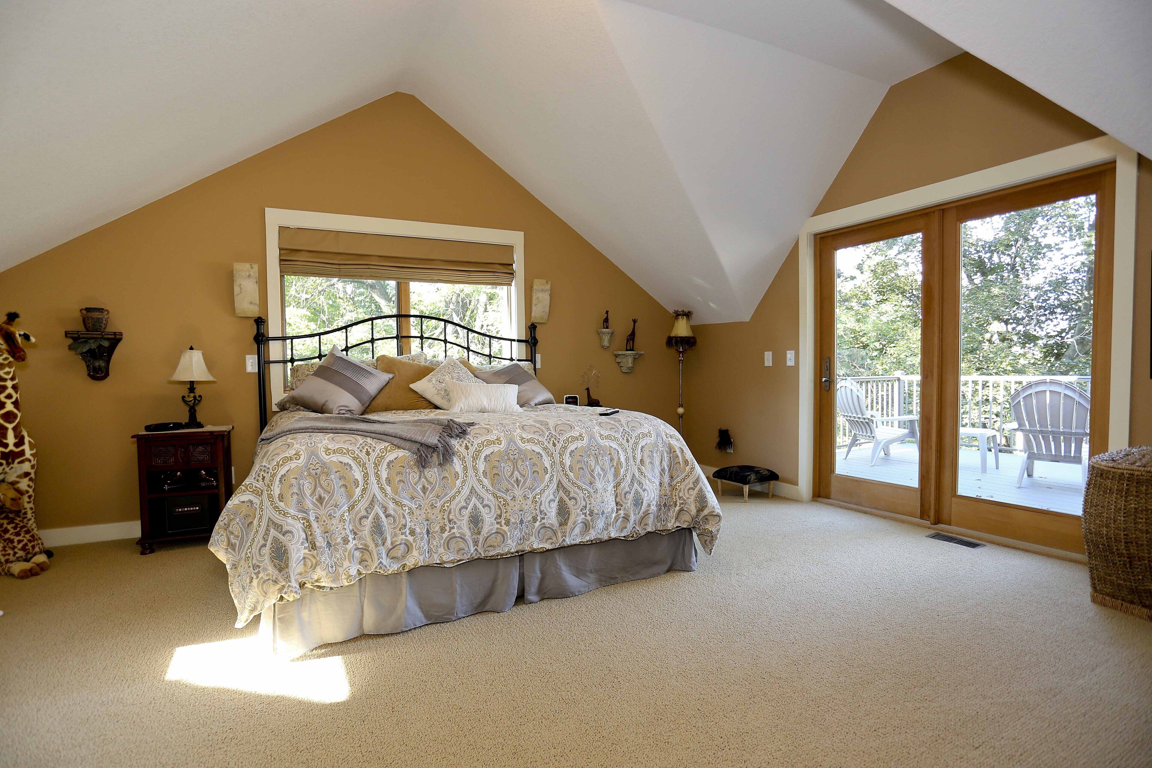 6 bedrooms, desk, iron/ironing board, WiFi