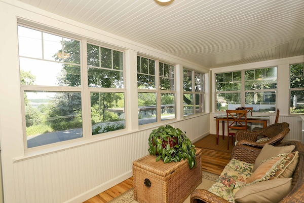 TV, peis, DVD-spiller og filmbibliotek