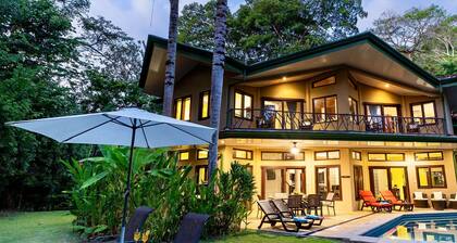 Lovely 3 Bdrm Villa On the Beach in Dominical, Fast Mesh Network, Lovely Pool