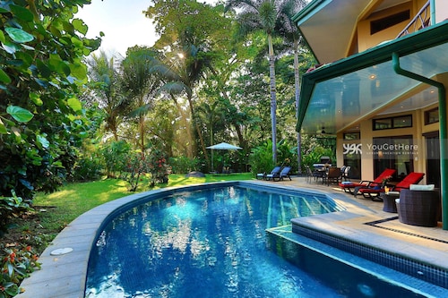 Lovely 3 Bdrm Villa On the Beach in Dominical, Fast Mesh Network, Lovely Pool