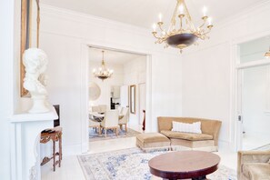 Fernseher, Kamin, DVD-Player, Stereoanlage